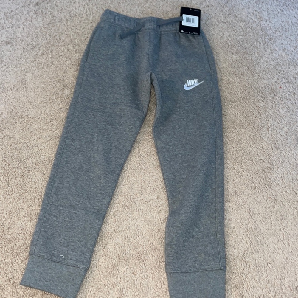 Nike Joggers Size 6-7 116-122cm